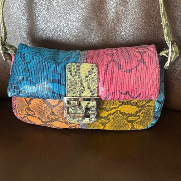 Cache Y2K Multicolor Snakeskin Pattern Bag. - Picture 2 of 7